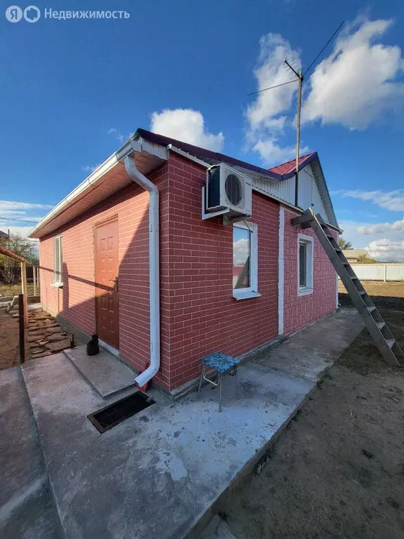 Дом в Наримановский район, поселок Рычанский, 5-й Вокзальный переулок, ... - Фото 1