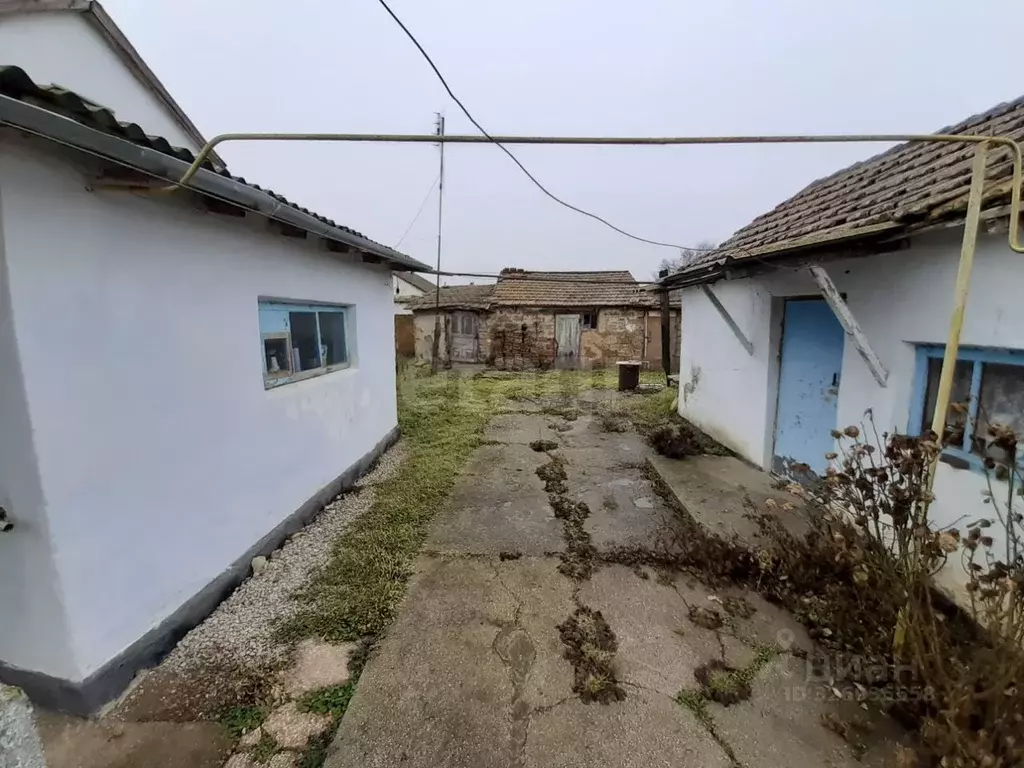 Дом в Крым, Сакский район, Охотниковское с/пос, с. Орлянка ул. Мира ... - Фото 2
