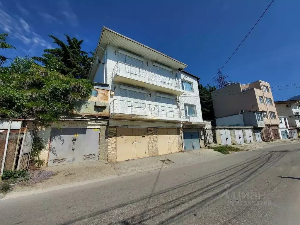 Гараж в Крым, Ялта ул. Ореховая, 14 (30 м) - Фото 1