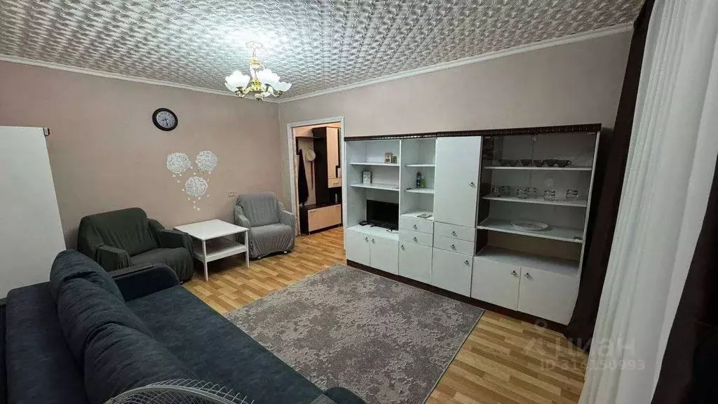 2-к кв. Белгородская область, Старый Оскол Молодогвардеец мкр, 17 ... - Фото 1