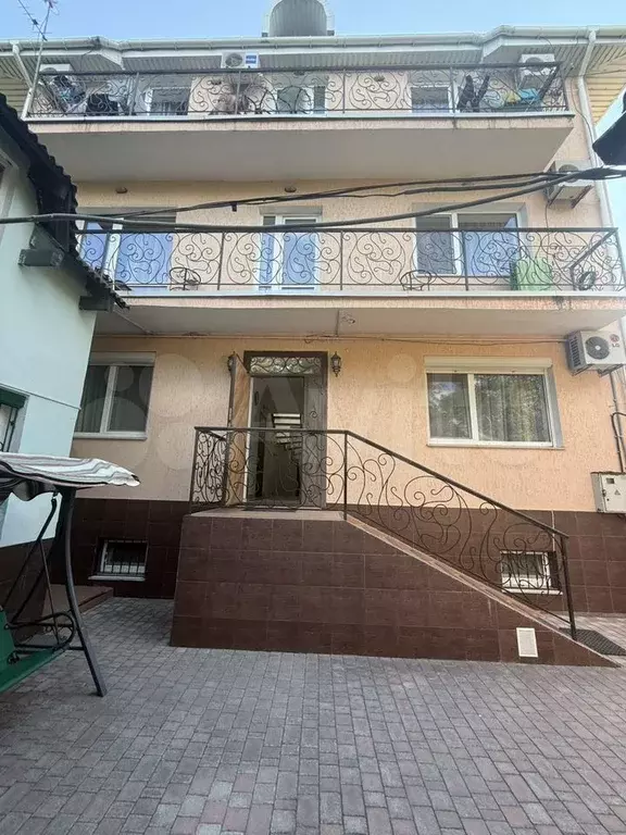 Комната 20 м в 6-к., 1/3 эт. - Фото 0