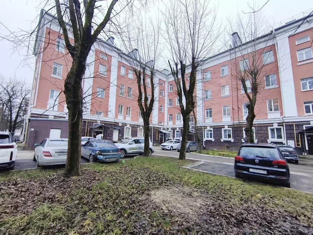 3-к кв. Калужская область, Калуга ул. Чичерина, 10 (70.0 м) - Фото 1