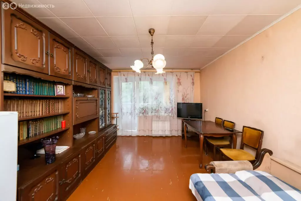 3-комнатная квартира: Курган, улица 9 Января, 15 (64 м) - Фото 1