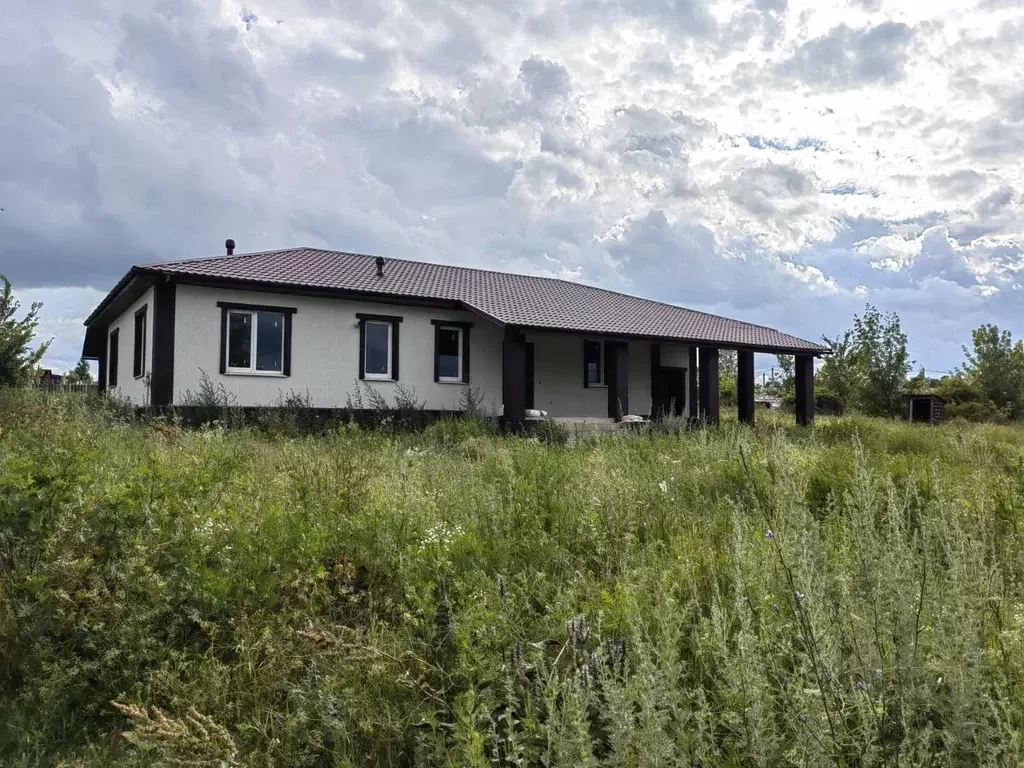 Дом в Белгородская область, Корочанский район, Мелиховское с/пос, с. ... - Фото 0