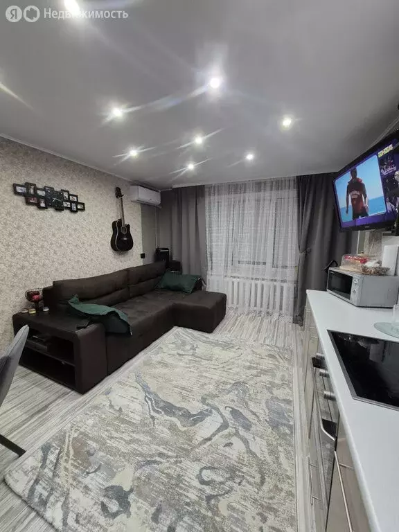 2-комнатная квартира: Ялуторовск, улица Бахтиярова, 62А (48.3 м) - Фото 1