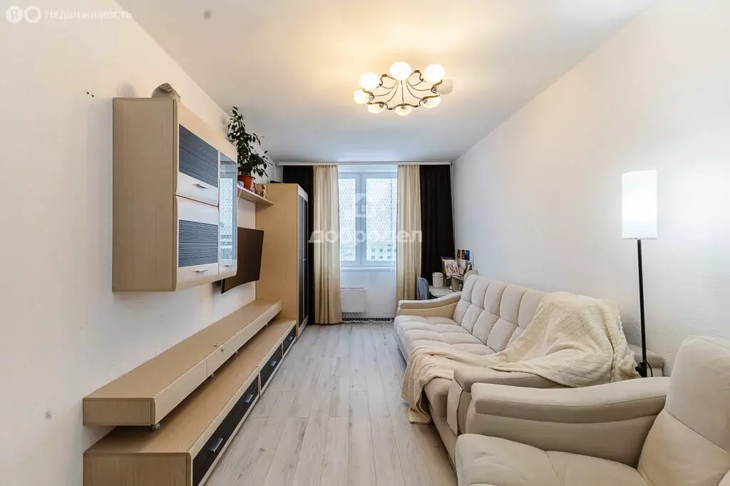 1-комнатная квартира: Екатеринбург, улица Старых Большевиков, 3 (45 м) - Фото 1