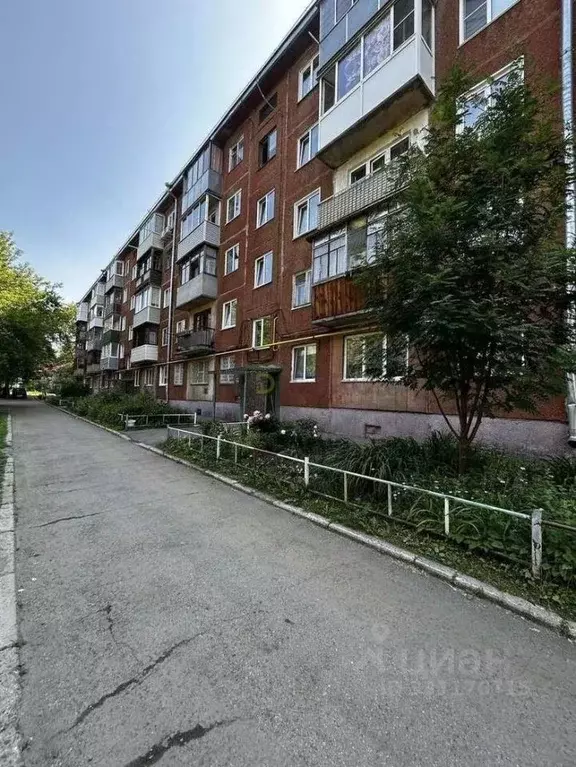 2-к кв. Алтайский край, Барнаул ул. Антона Петрова, 110А (44.4 м) - Фото 1