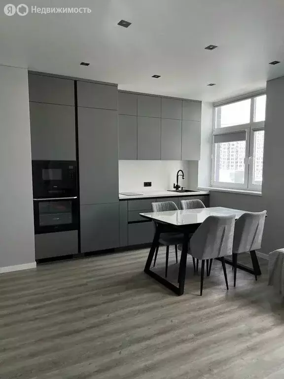 2-комнатная квартира: Тюмень, улица Тимофея Чаркова, 87 (50.1 м) - Фото 2