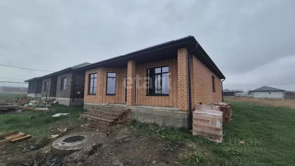 Дом в Ставропольский край, Шпаковский муниципальный округ, с. Надежда  ... - Фото 1