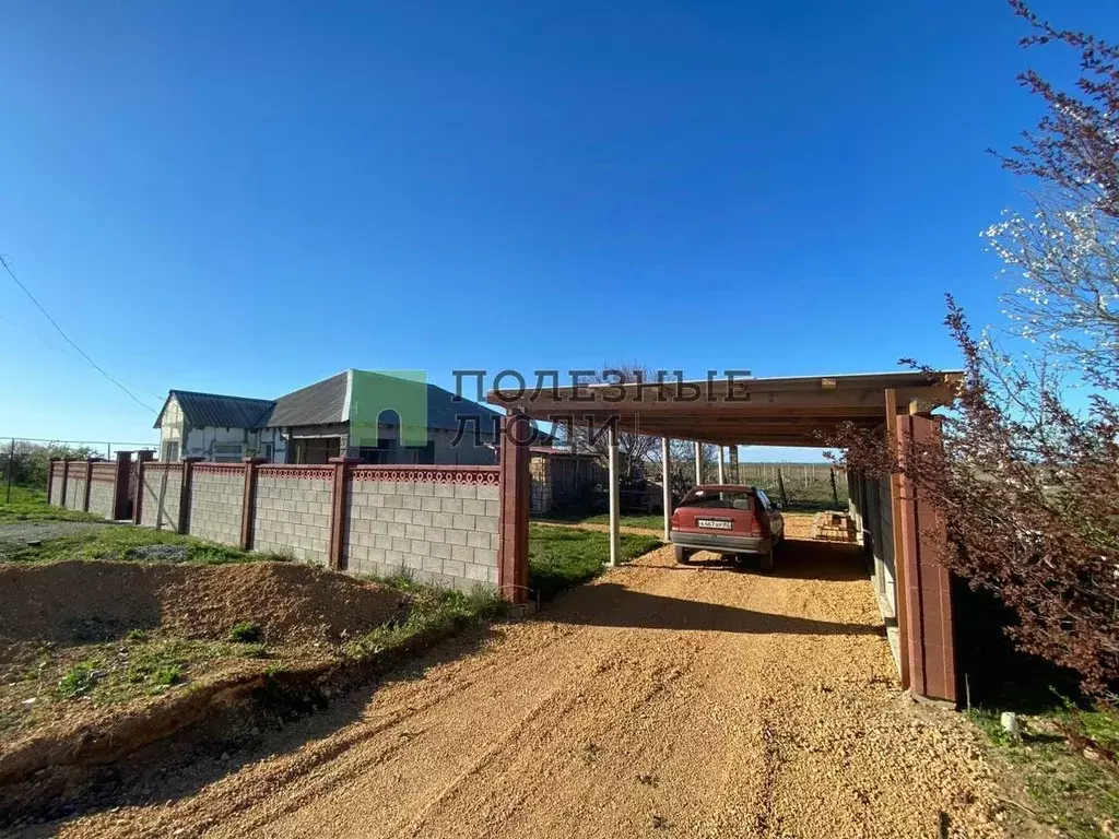 Дом в Крым, Раздольненский район, Славянское с/пос, с. Славянское ул. ... - Фото 1