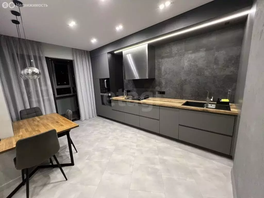 3-комнатная квартира: Калининград, Елизаветинская улица, 3 (82.6 м) - Фото 1