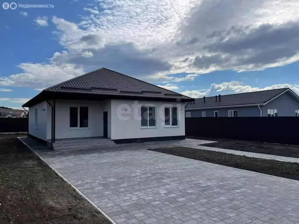 Дом в Трудовское сельское поселение, село Строгоновка, улица Куванчлы ... - Фото 1