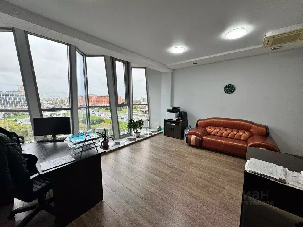 Офис в Санкт-Петербург пл. Конституции, 7 (84 м) - Фото 2