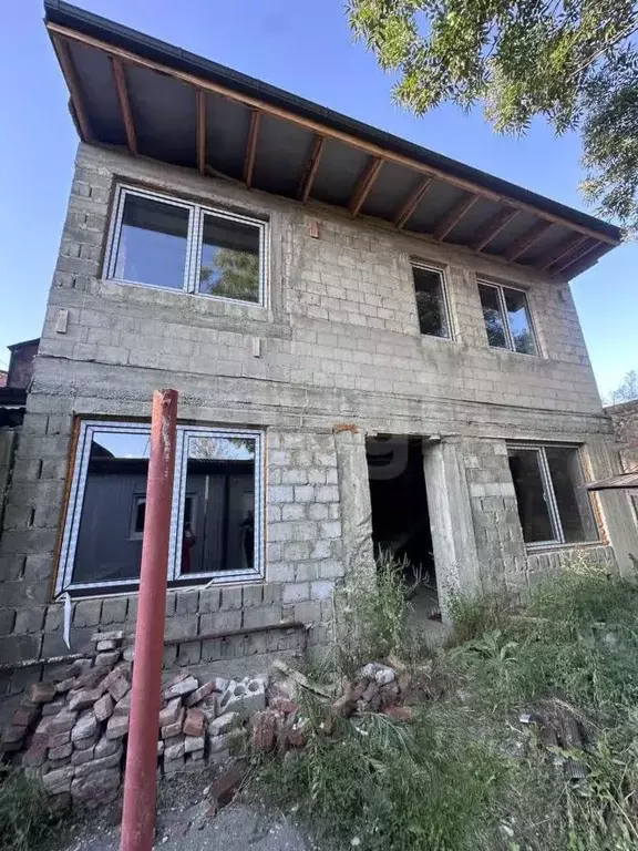 3-к кв. Северная Осетия, Владикавказ ул. Гаппо Баева, 15 (120.0 м) - Фото 2