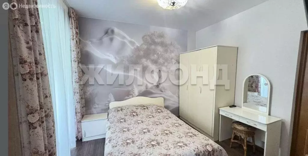 4-комнатная квартира: Адлер, Лазурная улица, 2/1 (81 м) - Фото 1