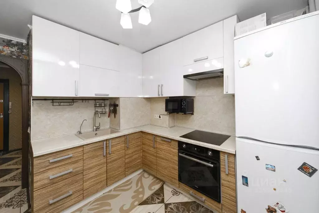 3-к кв. Башкортостан, Уфа ул. Набережная Моторостроителей, 15 (71.9 м) - Фото 2