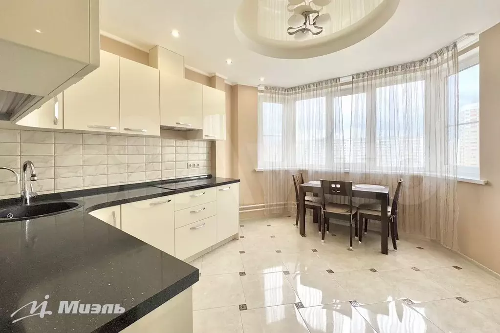 2-к. квартира, 60 м, 14/17 эт. - Фото 1