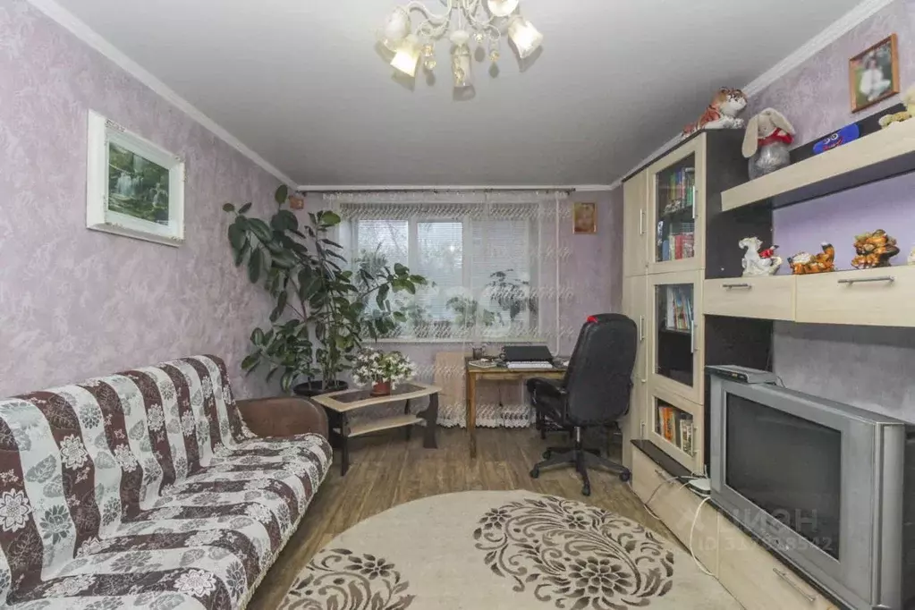 3-к кв. Омская область, Омск Семиреченская ул., 138 (70.7 м) - Фото 0