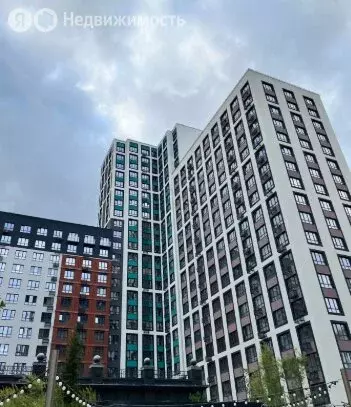 2-комнатная квартира: Тюмень, улица Пожарных и Спасателей, 1 (82 м) - Фото 0