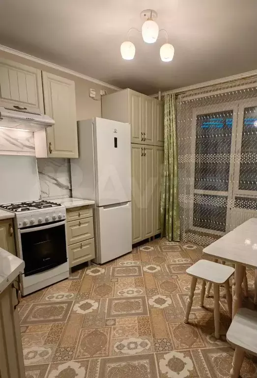 1-к. квартира, 41 м, 9/10 эт. - Фото 1