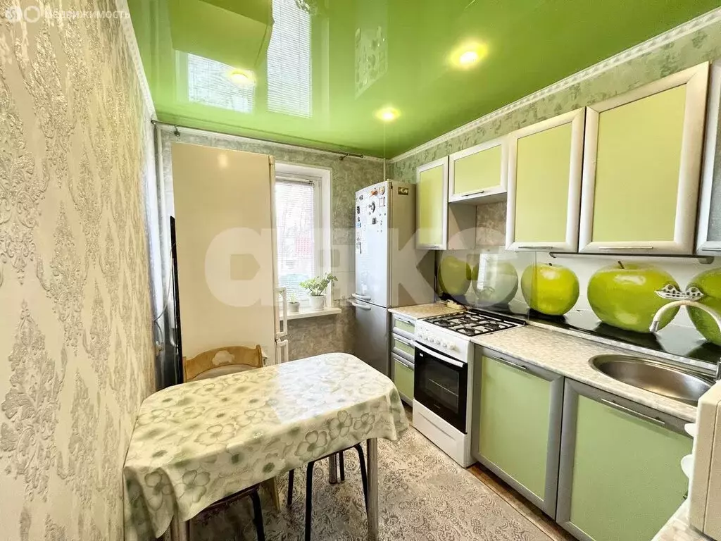 3-комнатная квартира: Нижнекамск, улица Бызова, 1 (55 м) - Фото 0