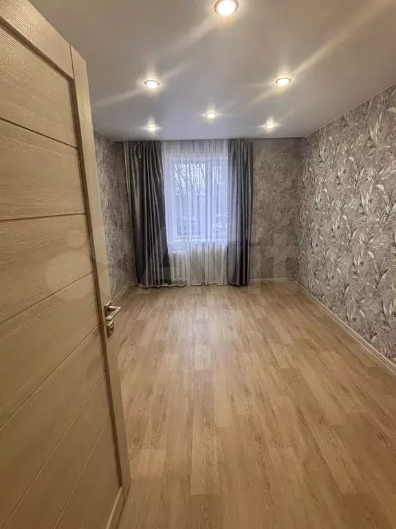 Комната 13 м в 3-к., 1/9 эт. - Фото 0