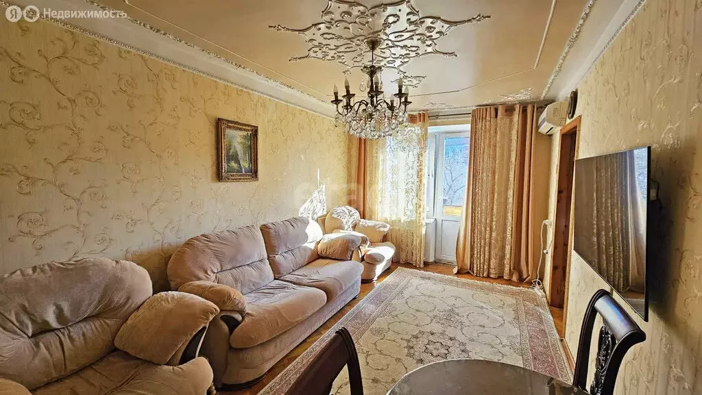 3-комнатная квартира: Махачкала, улица Магомета Гаджиева, 208 (66 м) - Фото 1