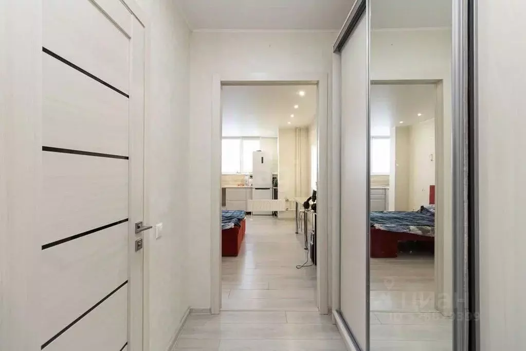 Студия Тюменская область, Тюмень ул. Тимофея Чаркова, 28 (24.7 м) - Фото 1