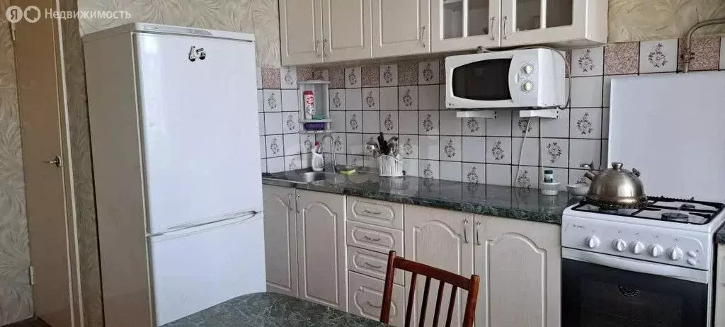 3-комнатная квартира: Ядрин, улица Некрасова, 16 (64.2 м) - Фото 1