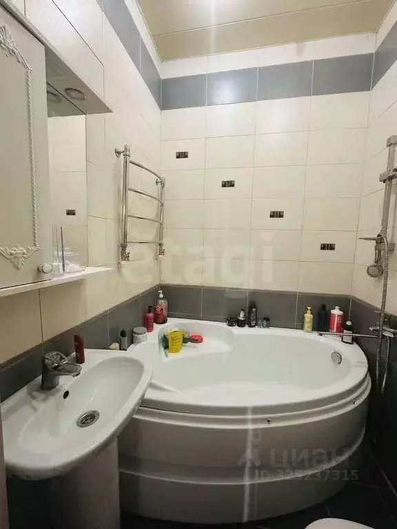 3-к кв. Ростовская область, Батайск ул. Вильямса, 2 (68.0 м) - Фото 1