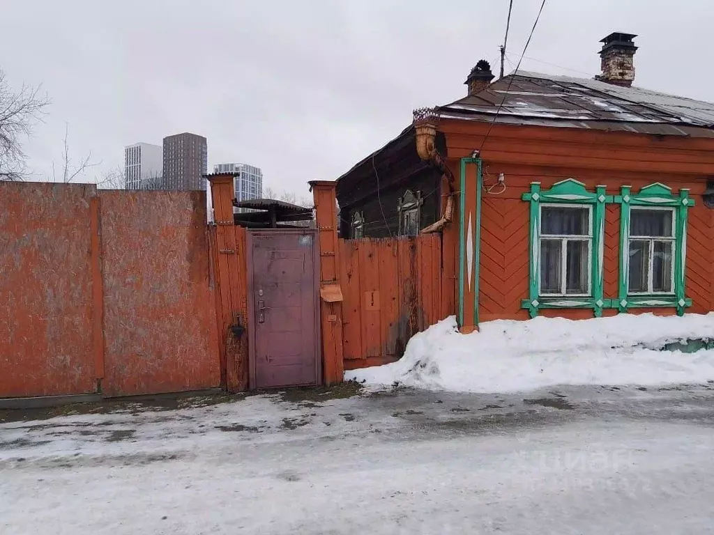 Дом в Свердловская область, Екатеринбург пер. Златоустовский, 48 (76 ... - Фото 0