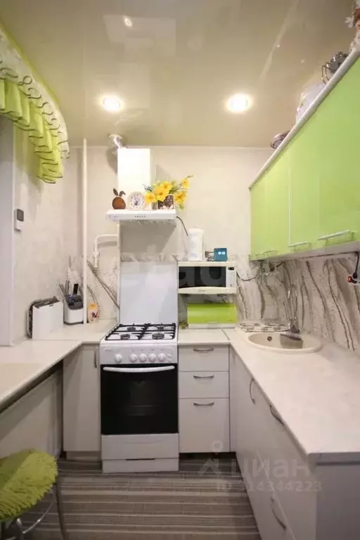 3-к кв. Ямало-Ненецкий АО, Новый Уренгой Юбилейная ул., 2 (61.6 м) - Фото 0