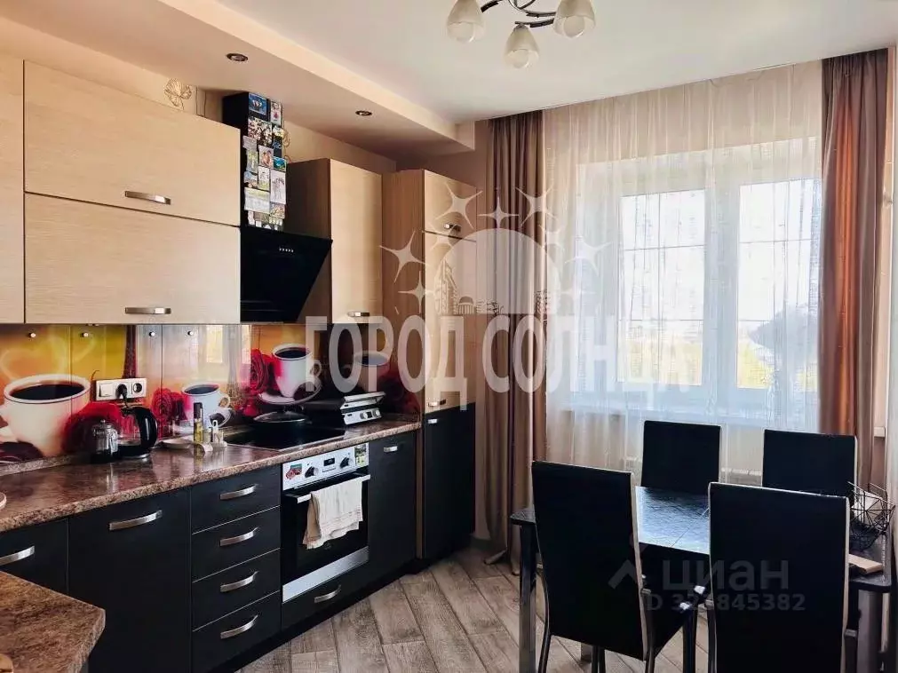 2-к кв. Омская область, Омск Светловская ул., 6 (57.0 м) - Фото 1