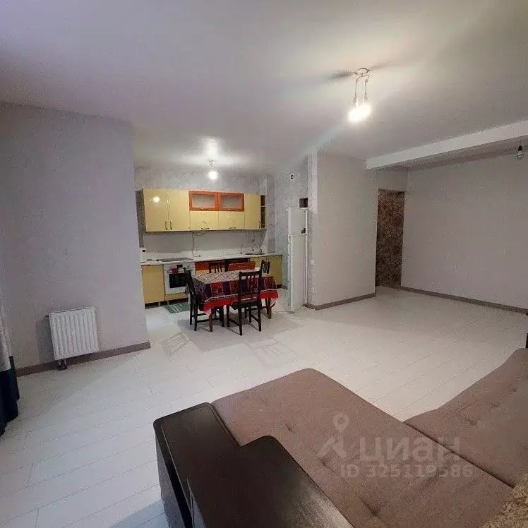 3-к кв. Свердловская область, Екатеринбург ул. Бахчиванджи, 15 (71.5 ... - Фото 0