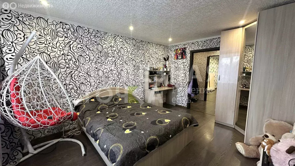 3-комнатная квартира: Боровичи, набережная 60 лет Октября, 8 (66.9 м) - Фото 1