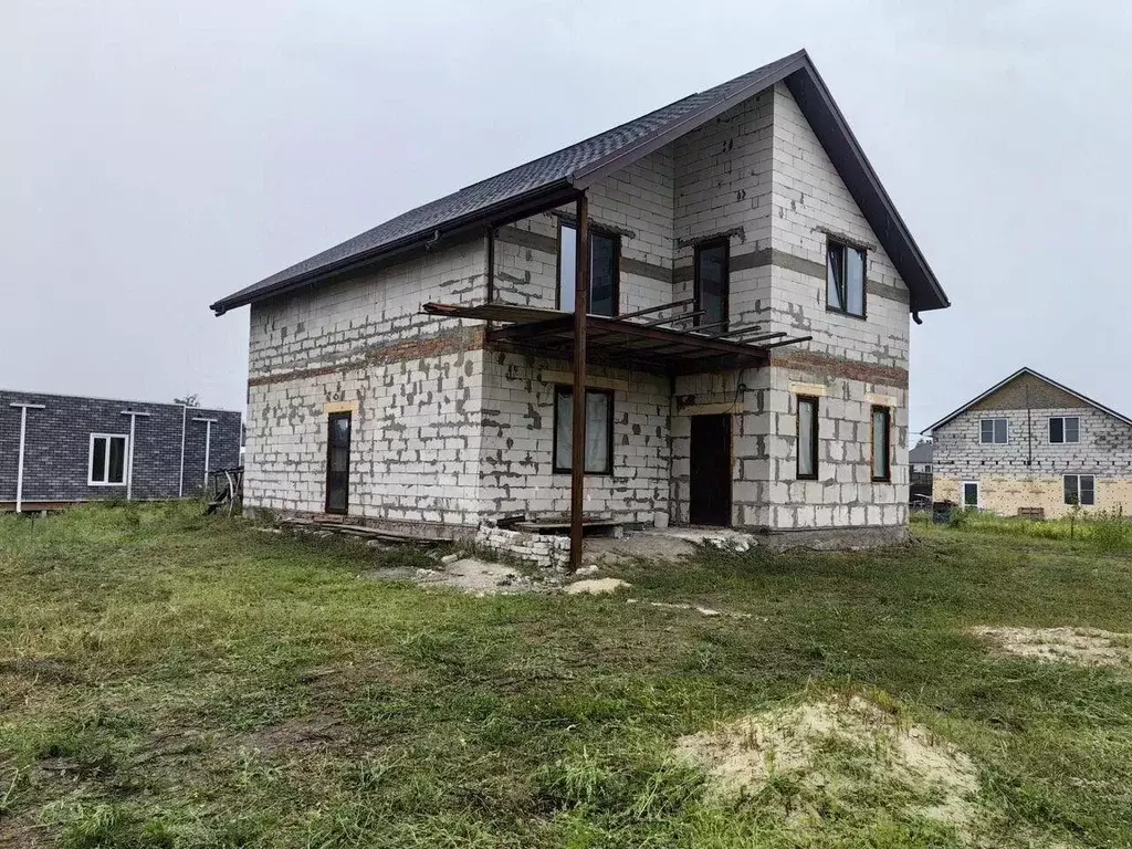 Дом в Белгородская область, Старооскольский городской округ, с. ... - Фото 1