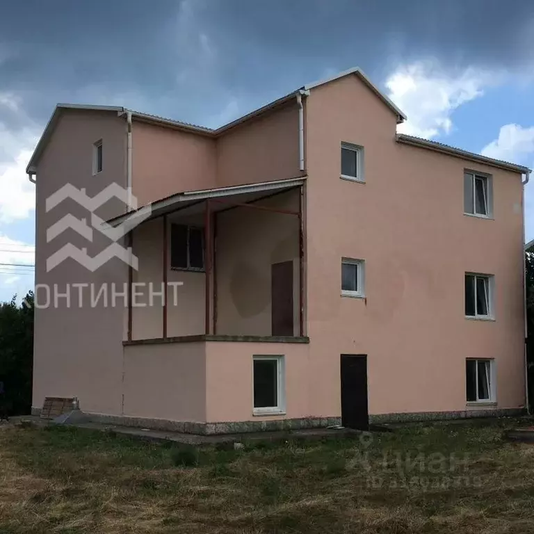 Дом в Крым, Сакский район, с. Уютное ул. Мира, 1 (305 м) - Фото 0