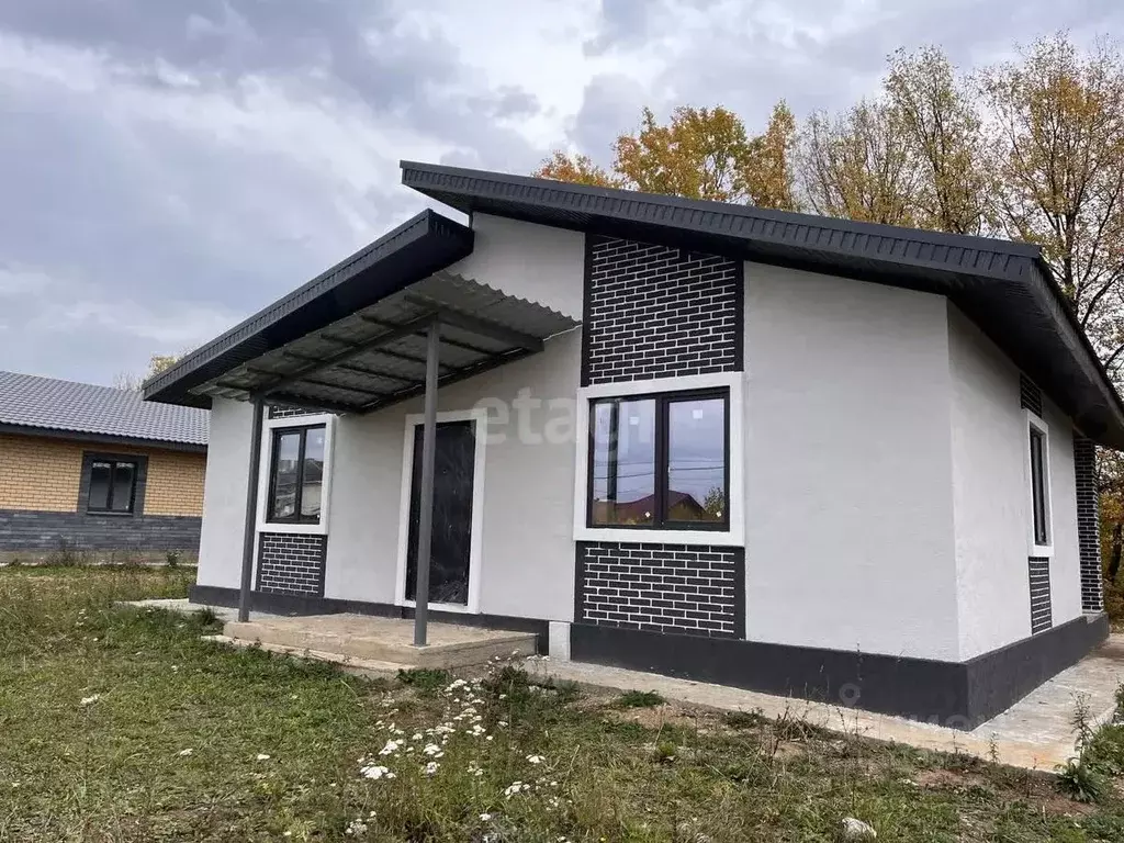 Дом в Башкортостан, Иглинский район, Акбердинский сельсовет, с. ... - Фото 0