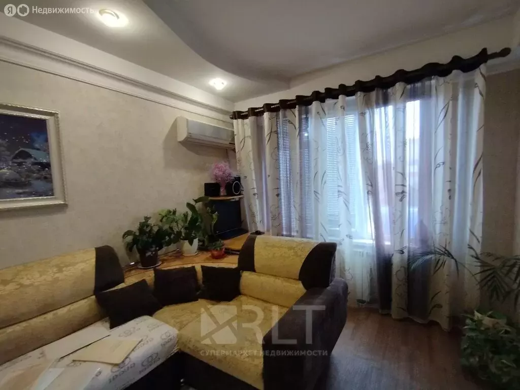 4-комнатная квартира: Махачкала, Ташкентская улица, 32А (70 м) - Фото 1