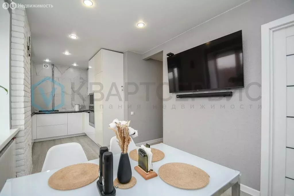 2-комнатная квартира: Омск, улица Челюскинцев, 87 (51 м) - Фото 1