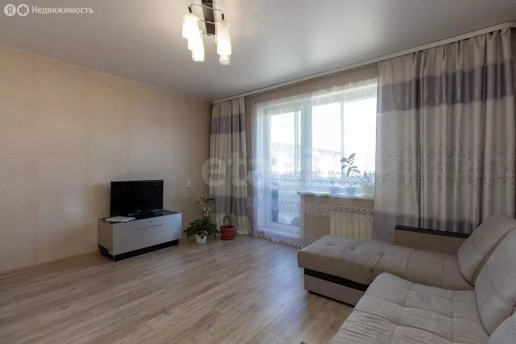 3-комнатная квартира: Красноярск, микрорайон Взлётка, улица Батурина, ... - Фото 1
