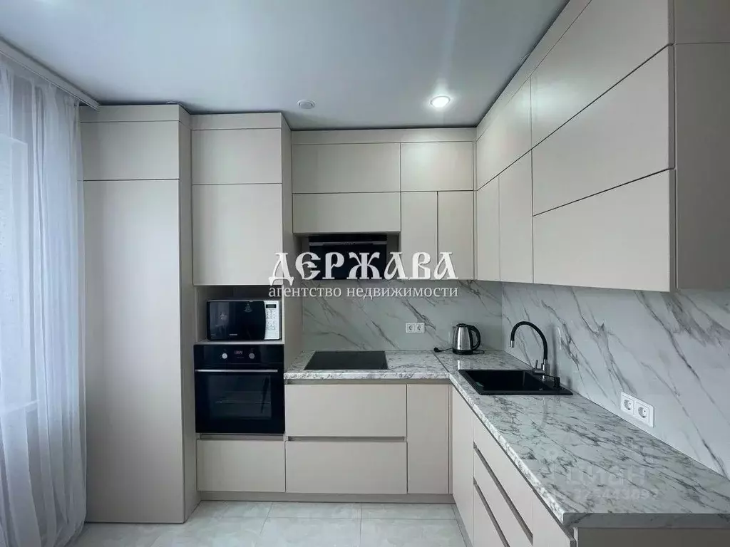 2-к кв. Белгородская область, Старый Оскол Макаренко мкр, 41А (58.0 м) - Фото 1