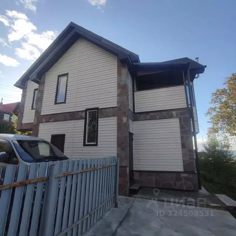 Дом в Камчатский край, Петропавловск-Камчатский ул. Беринга, 103 (200 ... - Фото 1