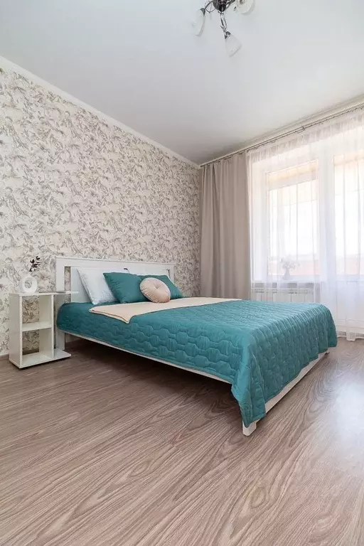 2-к кв. Омская область, Омск просп. Комарова, 17к2 (68.0 м) - Фото 0