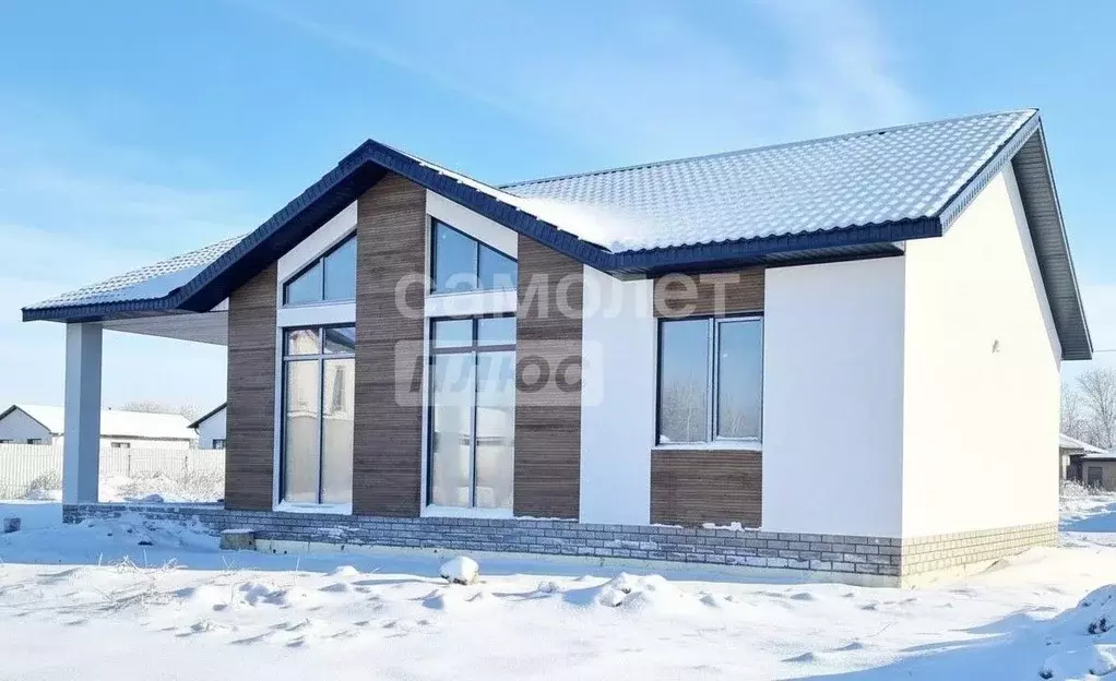 Дом в Алтайский край, Первомайский район, с. Фирсово ул. Лимонная, 10 ... - Фото 1