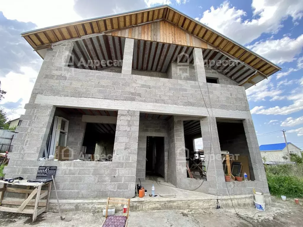 Дом в Волгоградская область, Волгоград ул. Джамбула Джабаева (240 м) - Фото 1