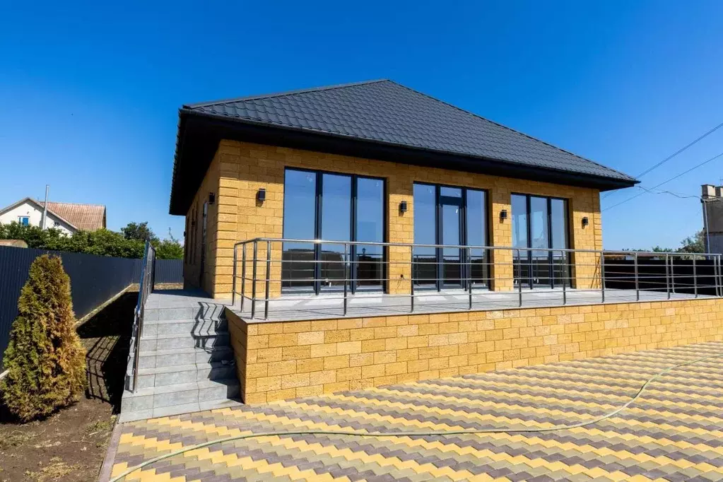 Дом в Крым, Сакский район, с. Фрунзе  (160 м) - Фото 1