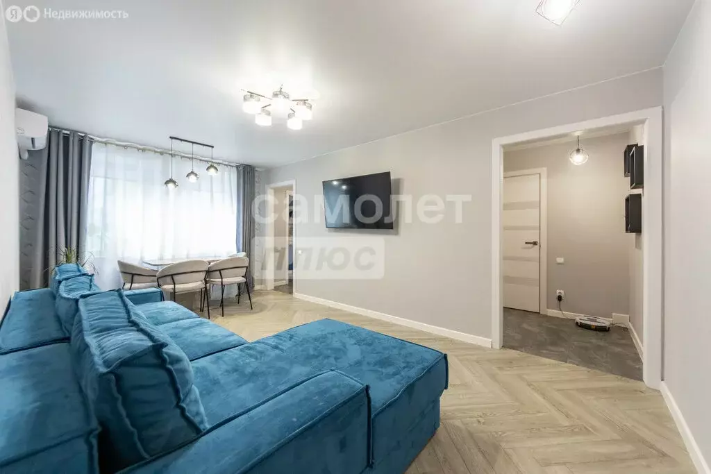 4-комнатная квартира: Хабаровск, улица Шеронова, 28 (87.8 м) - Фото 1
