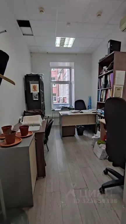 Офис в Москва ул. Петровка, 17С4 (100 м) - Фото 1