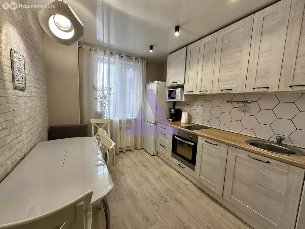 3-комнатная квартира: Барнаул, улица Антона Петрова, 254 (87.3 м) - Фото 1